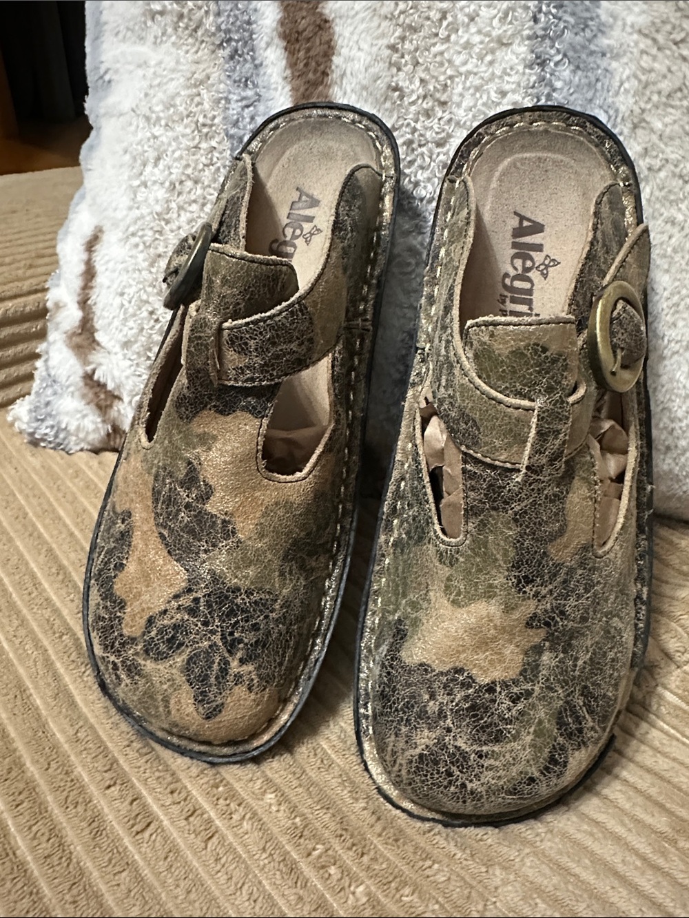 Alegria Slip On Leather Clog Shoes in Green and Brown size 37